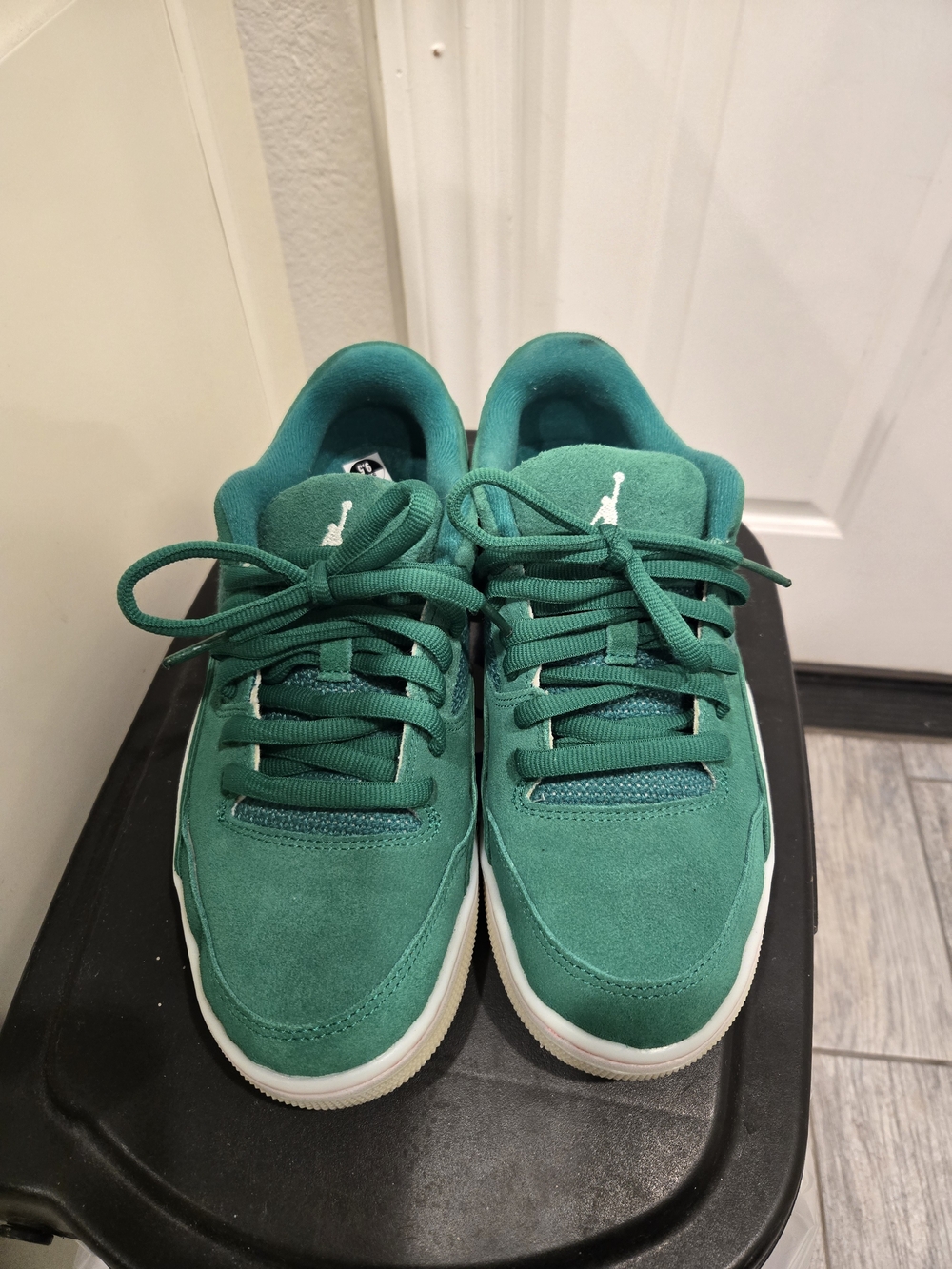 Jordan Flight Court Size 9.5 Men's Green Suede Low-Top Sneakers Used $25.00